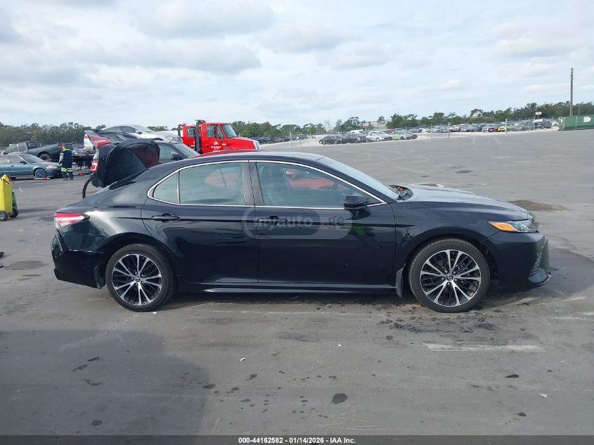 Toyota Camry 2018 — photo 2