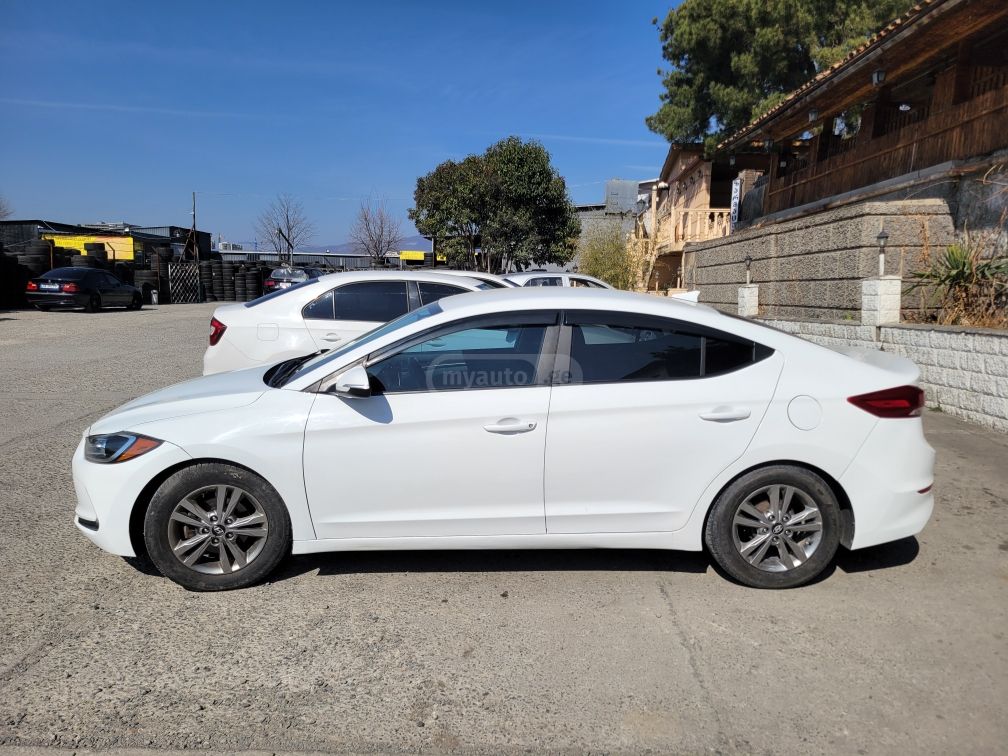 Hyundai Elantra 2018 — photo 2