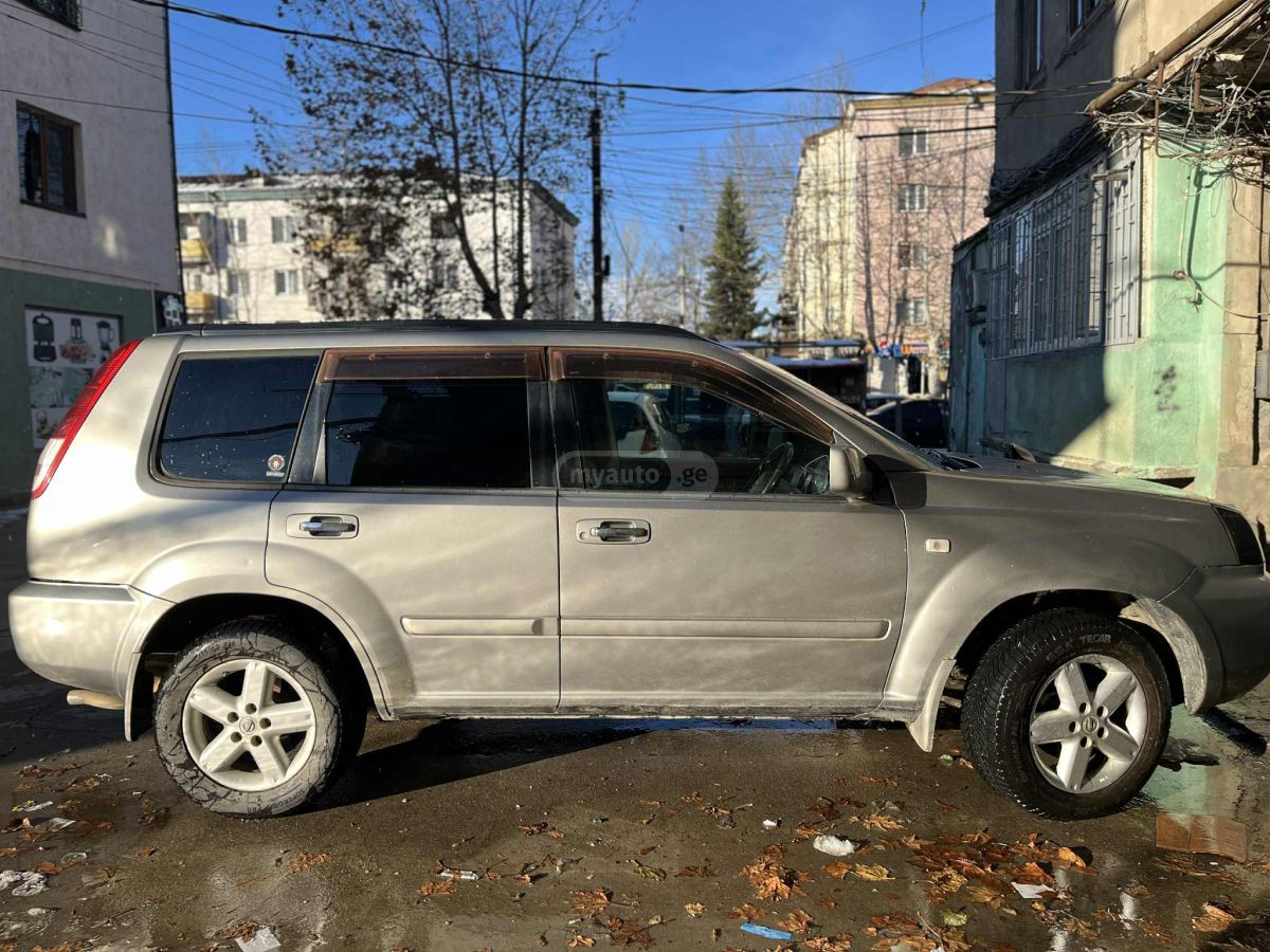 Nissan X-Trail 2004 — photo 2