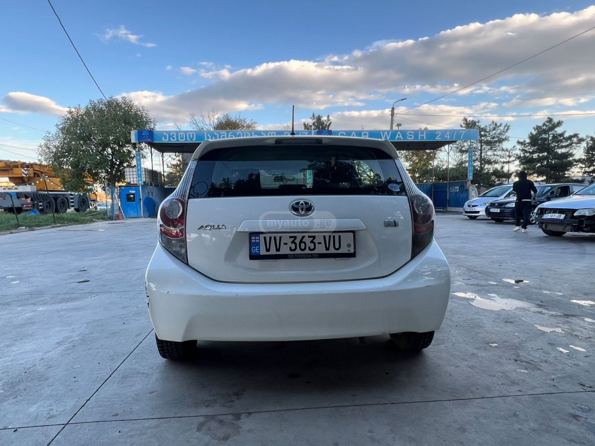 Toyota Aqua 2013 — photo 2