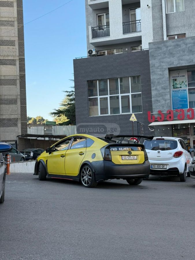 Toyota Prius 2010 — photo 2