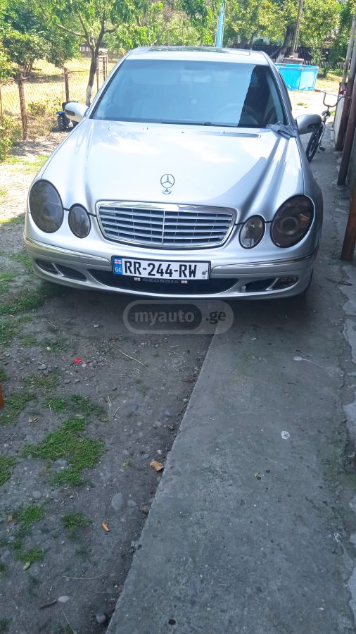 Mercedes-Benz E 320