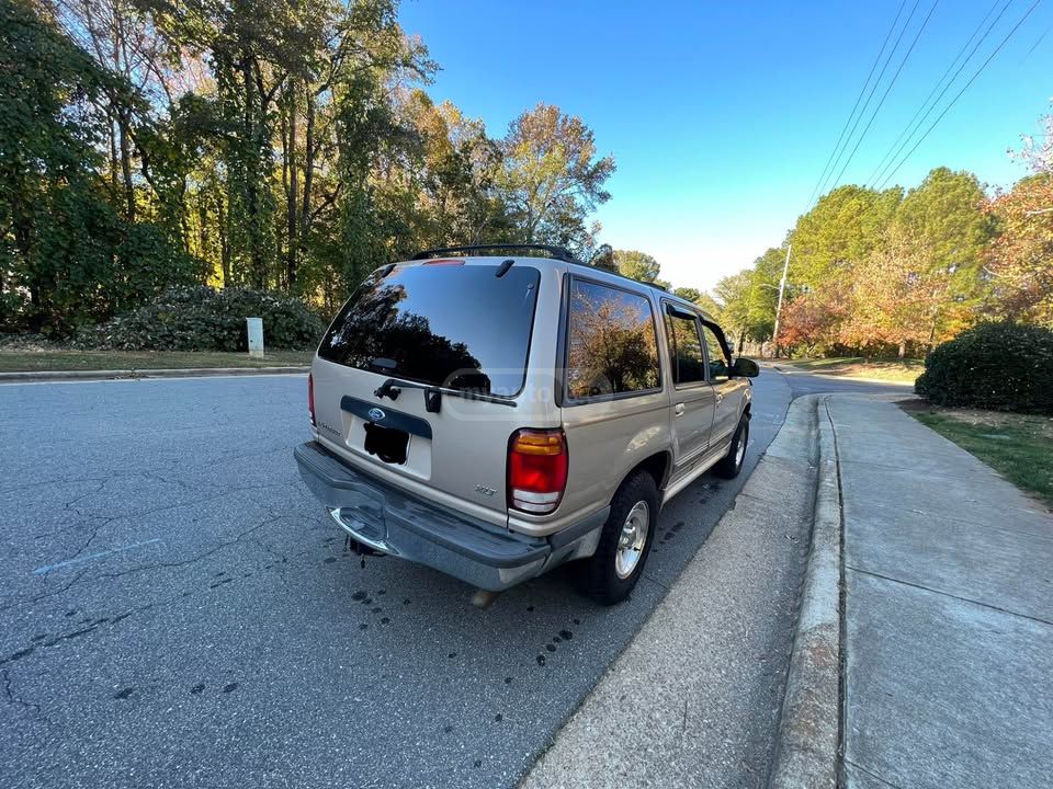 Ford Explorer 1998 — photo 2