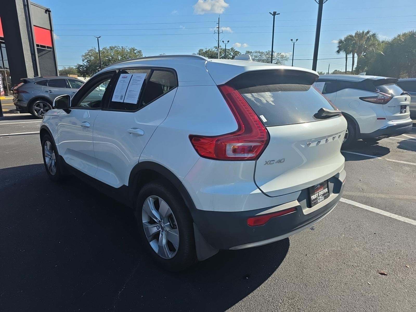 Volvo XC40 2021 — photo 2