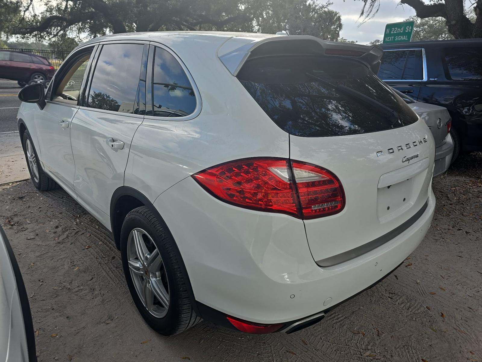 Porsche Cayenne 2014 — photo 2