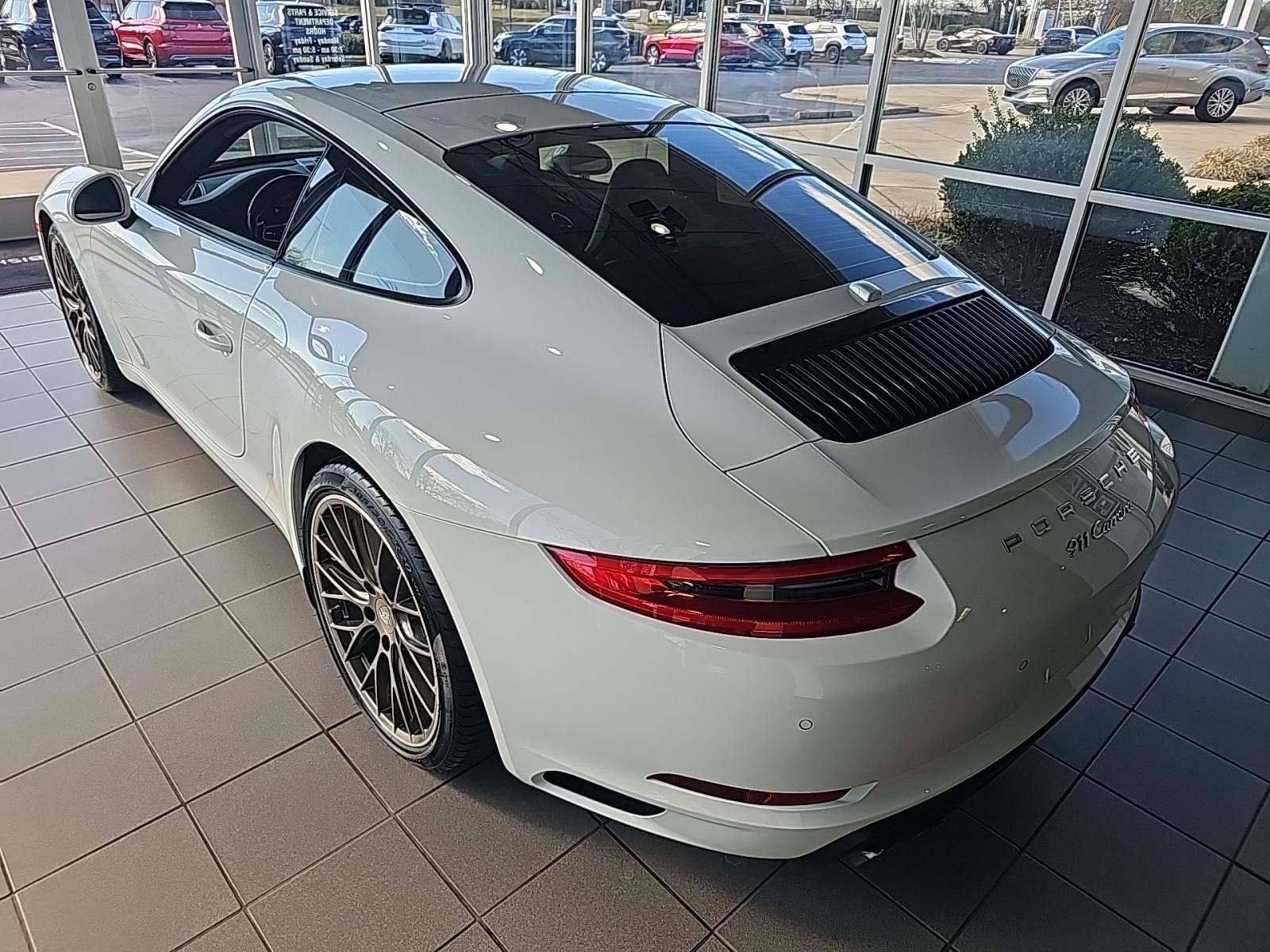 Porsche 911 2019 — photo 2