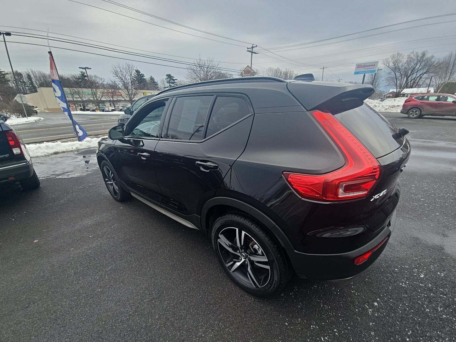 Volvo XC40 2021 — photo 2