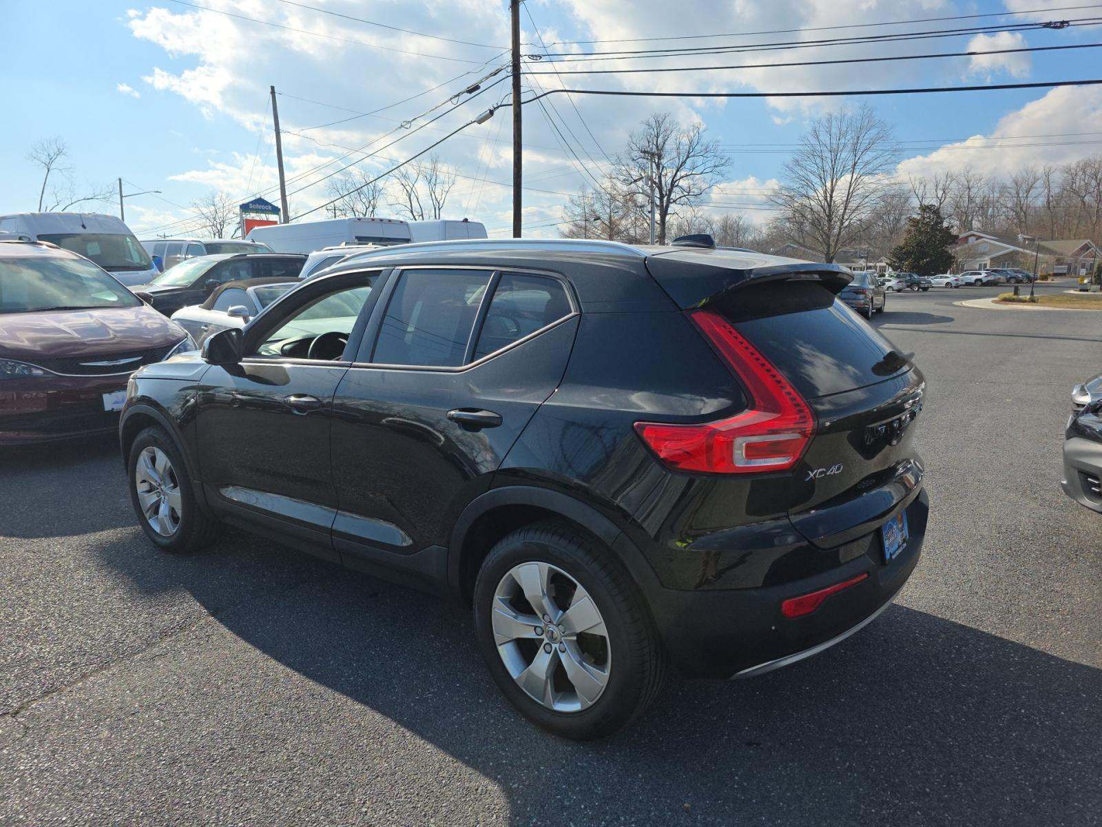 Volvo XC40 2021 — photo 2