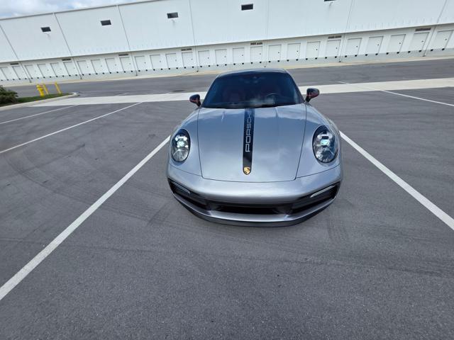 Porsche 911 2020 — photo 2