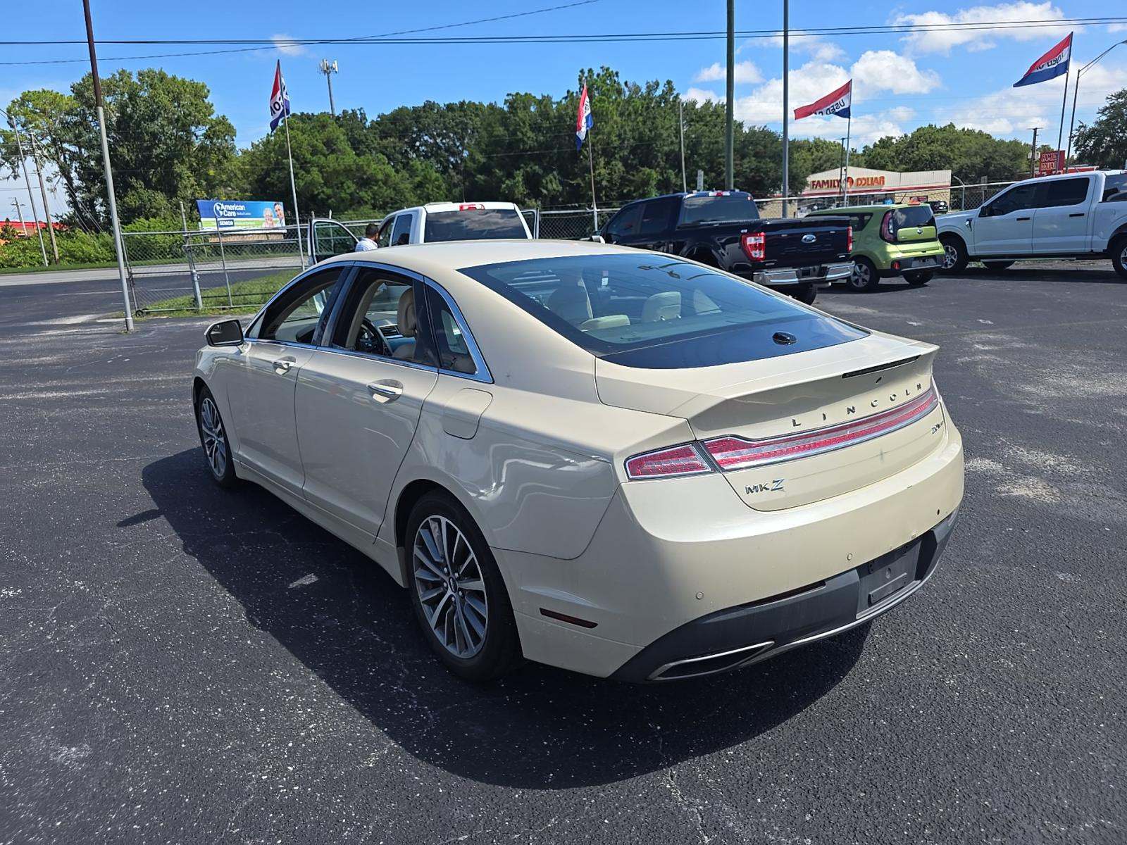 Lincoln MKZ 2018 — photo 2