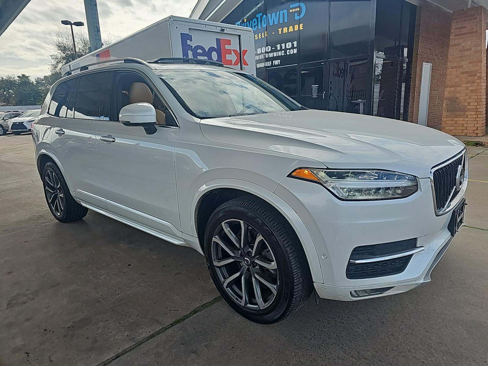 Volvo XC90 2018 — photo 2