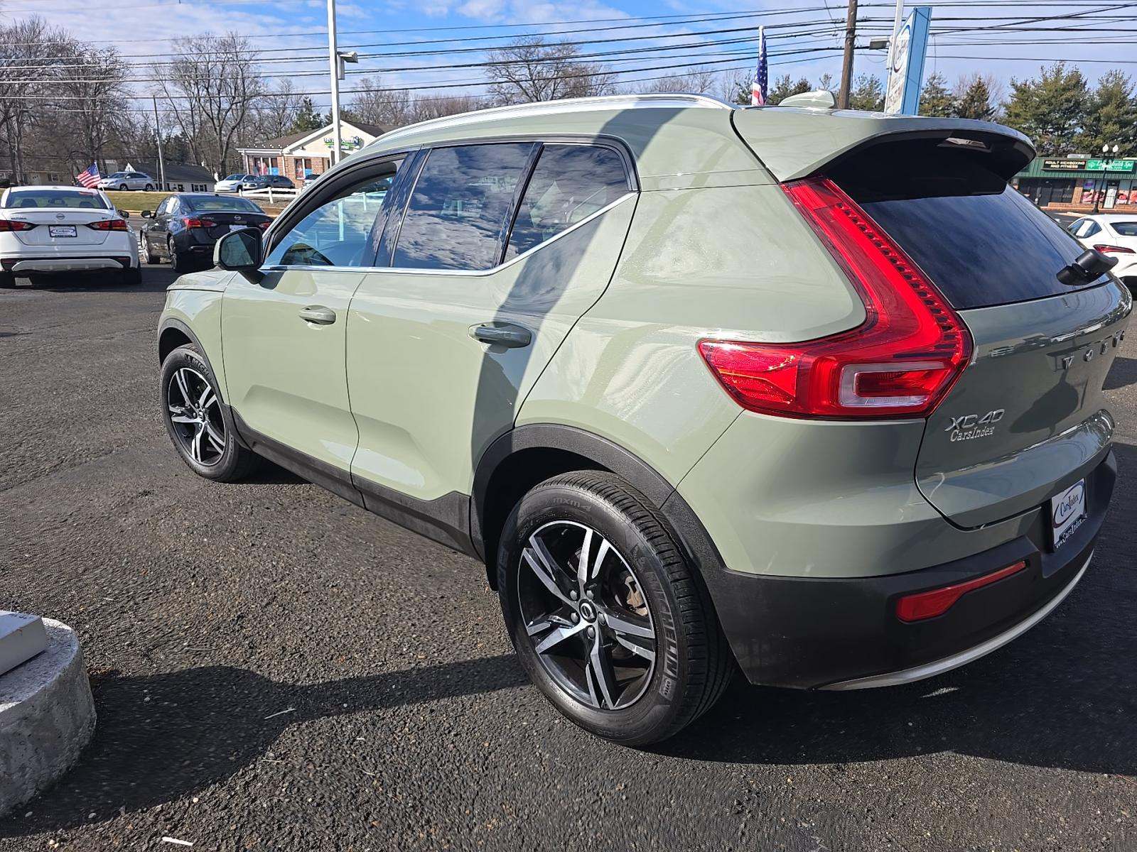 Volvo XC40 2023 — photo 2
