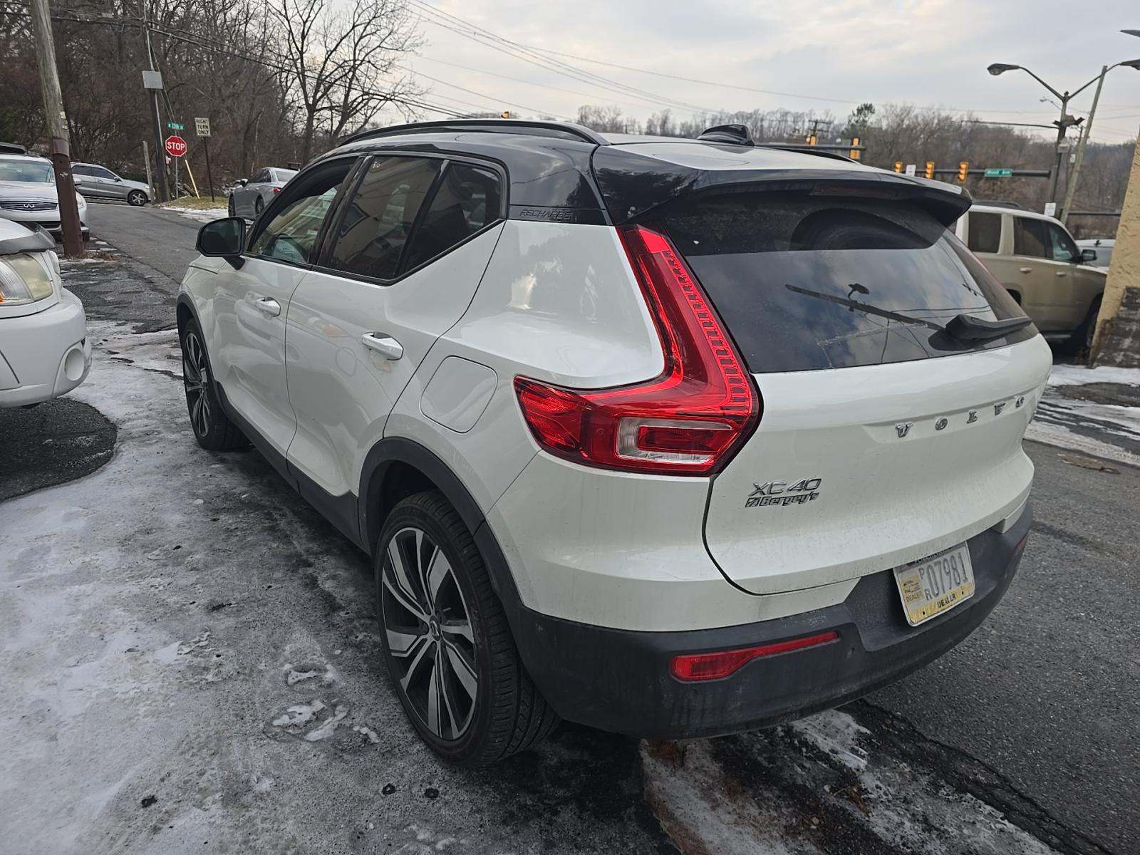Volvo XC40 2022 — photo 2