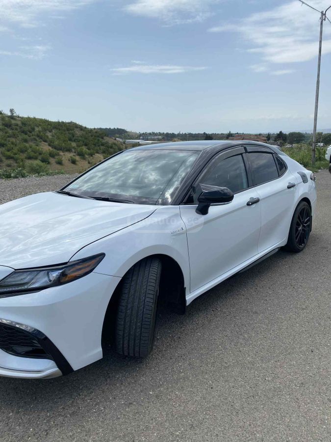 Toyota Camry 2021 — photo 2