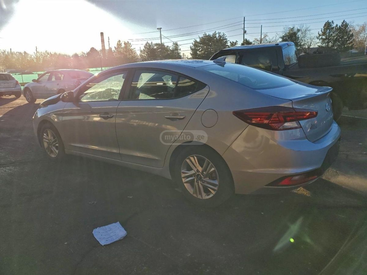 Hyundai Elantra 2019 — photo 2
