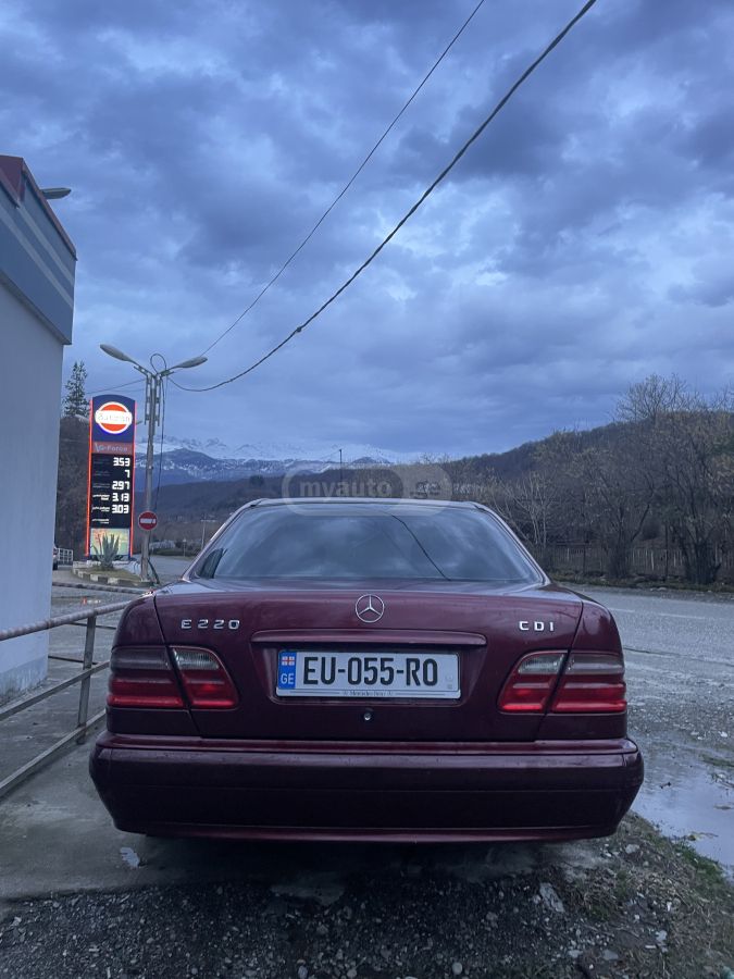 Mercedes-Benz E 210 2001 — photo 2