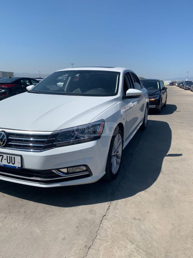Volkswagen Passat 2017 — photo 2
