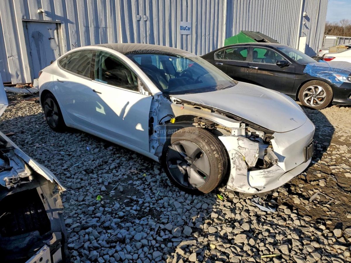 Tesla Model 3 2019 — photo 2