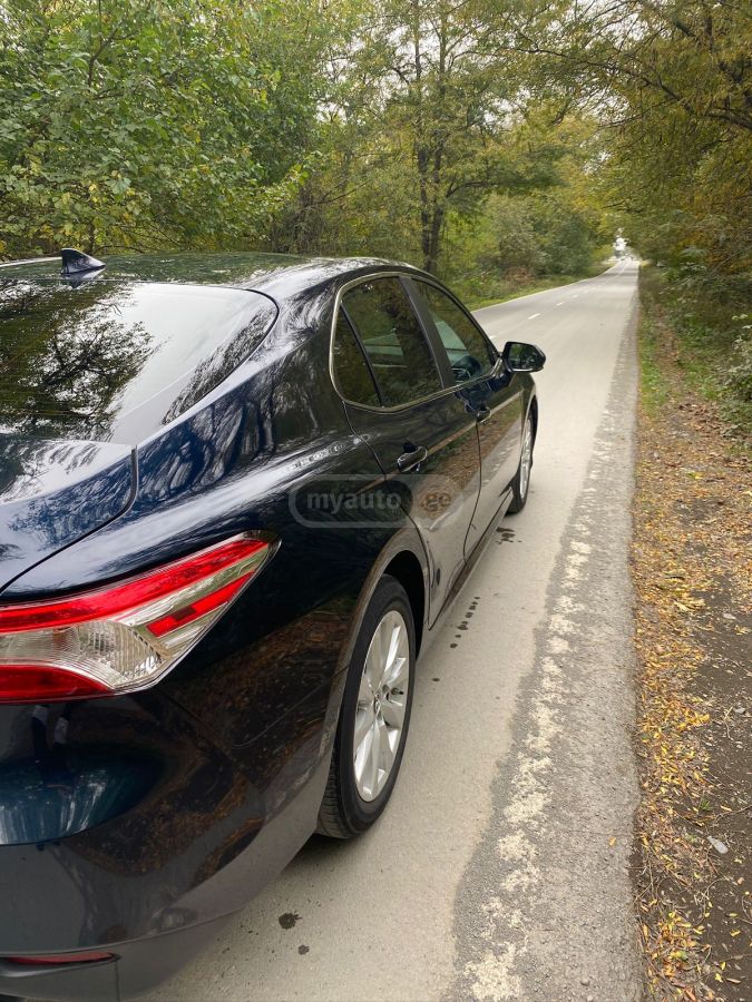 Toyota Camry 2018 — photo 2