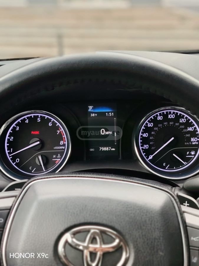 Toyota Camry 2019 — photo 2