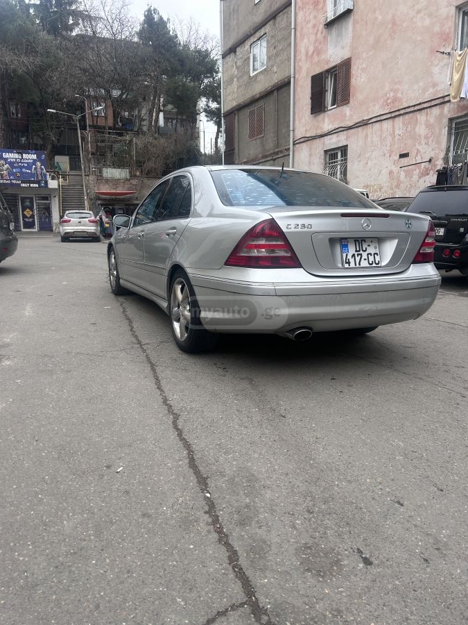 Mercedes-Benz C 230 2004 — photo 2