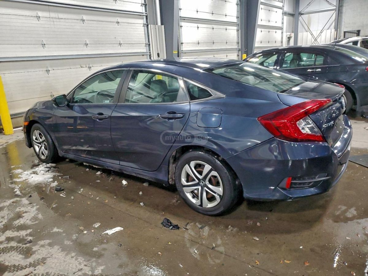 Honda Civic 2018 — photo 2