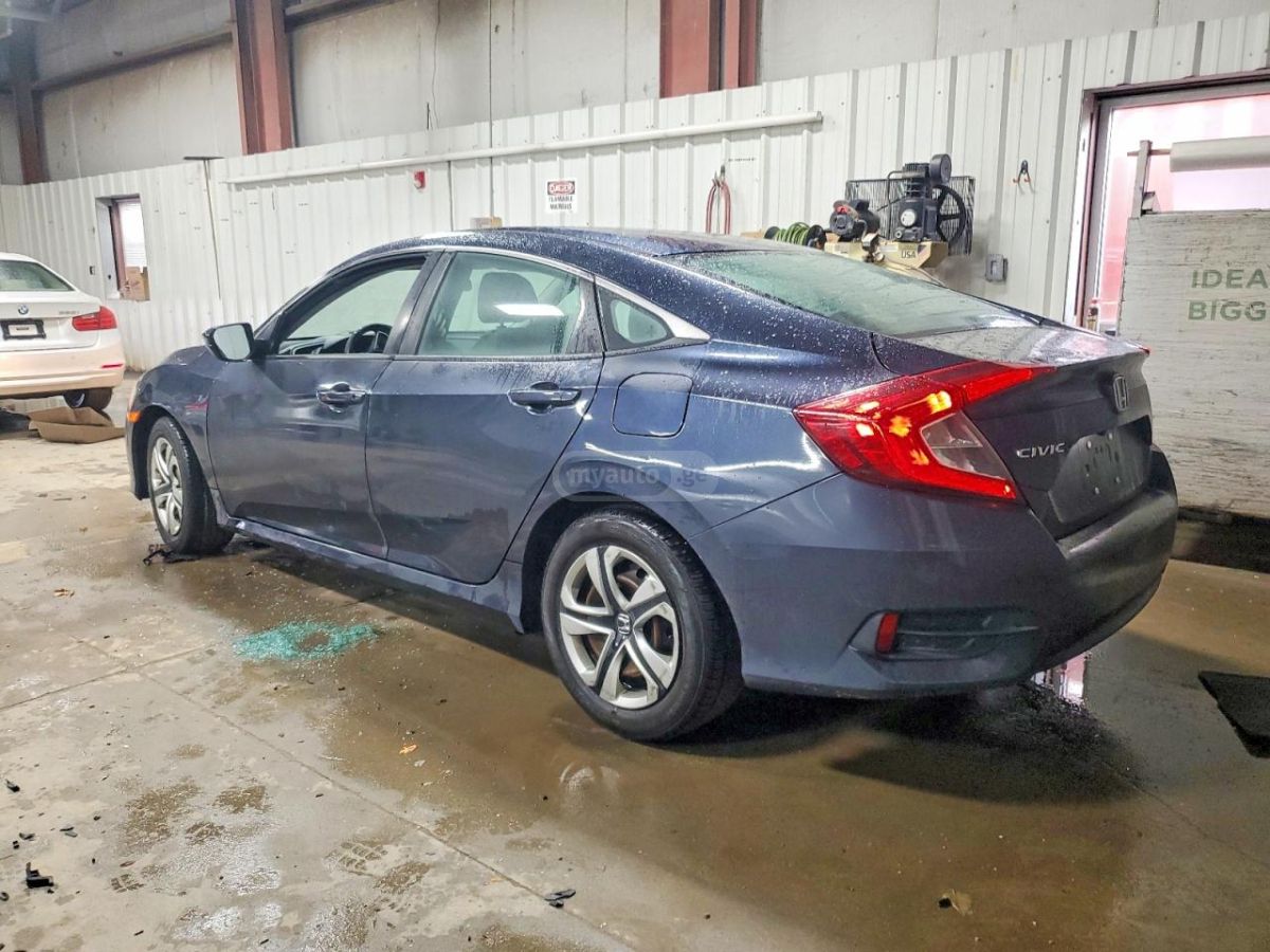 Honda Civic 2018 — photo 2