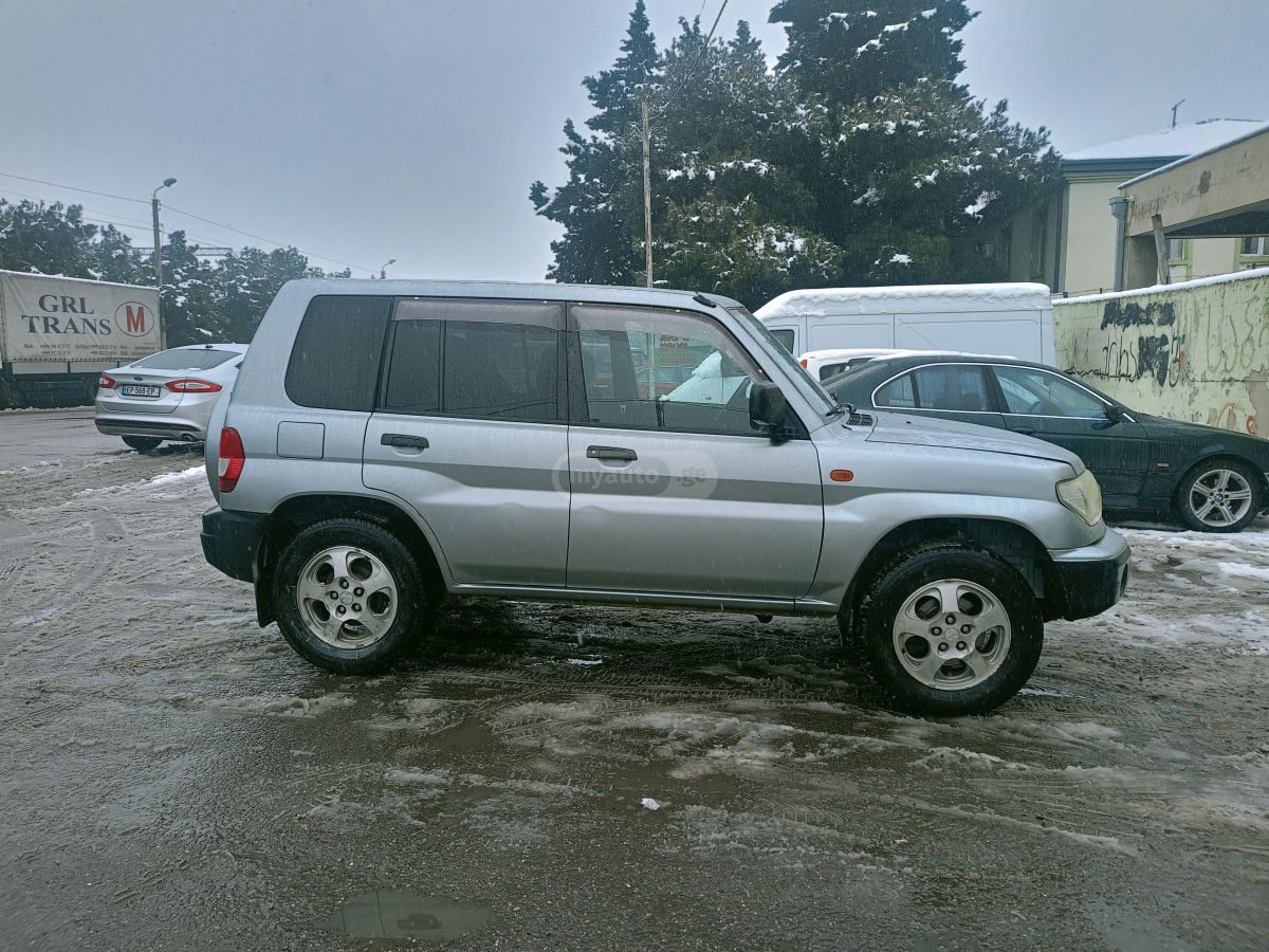 Mitsubishi Pajero IO 1998 — photo 2