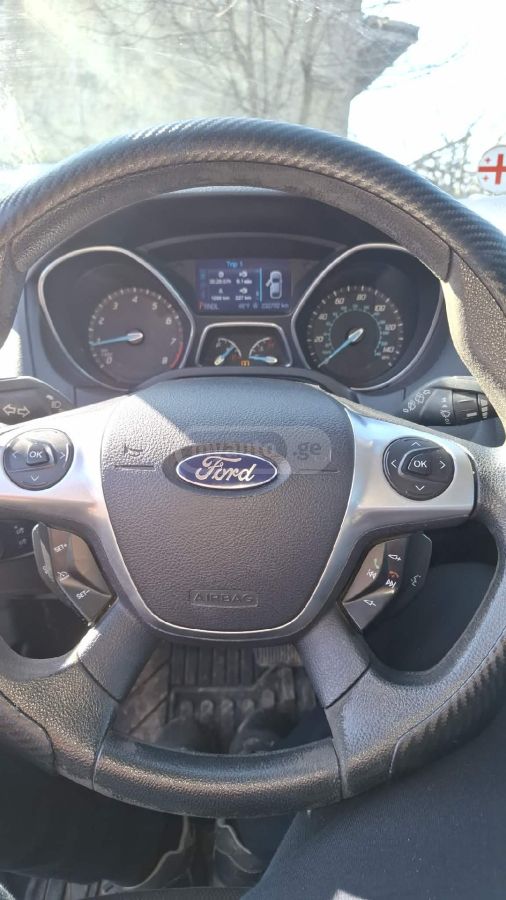 Ford Focus 2013 — photo 2