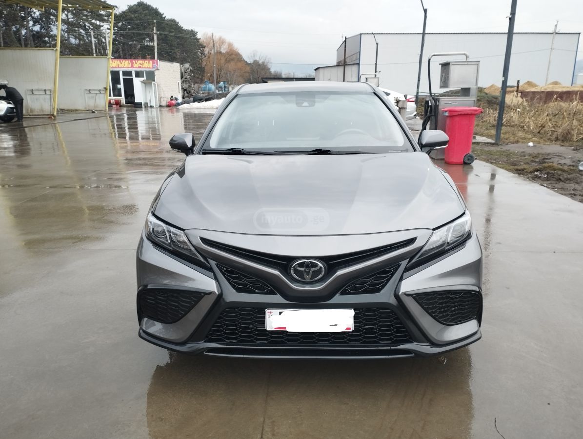 Toyota Camry 2022 — photo 2