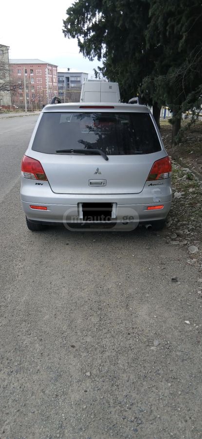 Mitsubishi Airtrek 2001 — photo 2