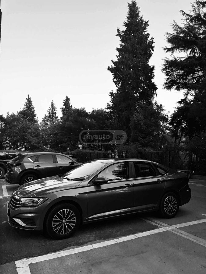 Volkswagen Jetta 2019 — photo 2