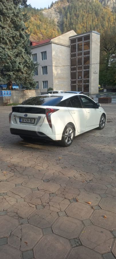 Toyota Prius 2016 — photo 2
