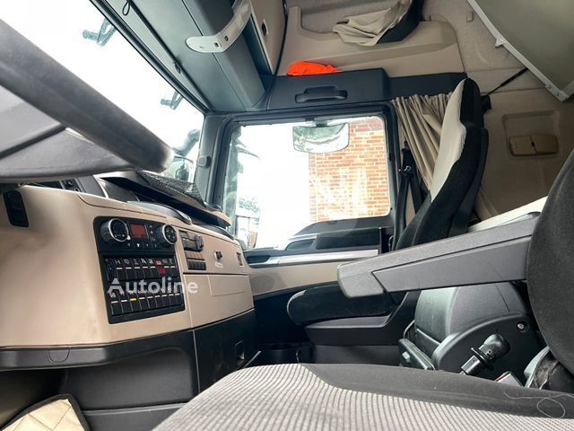 Isuzu TGX 2017 — photo 2