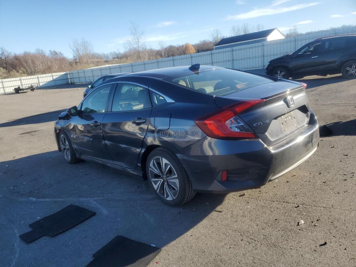 Honda Civic 2018 — photo 2