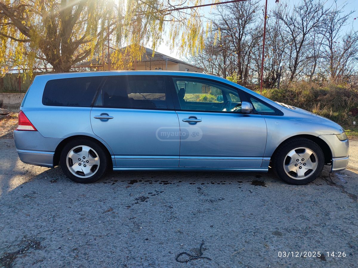 Honda Odyssey 2004 — photo 2