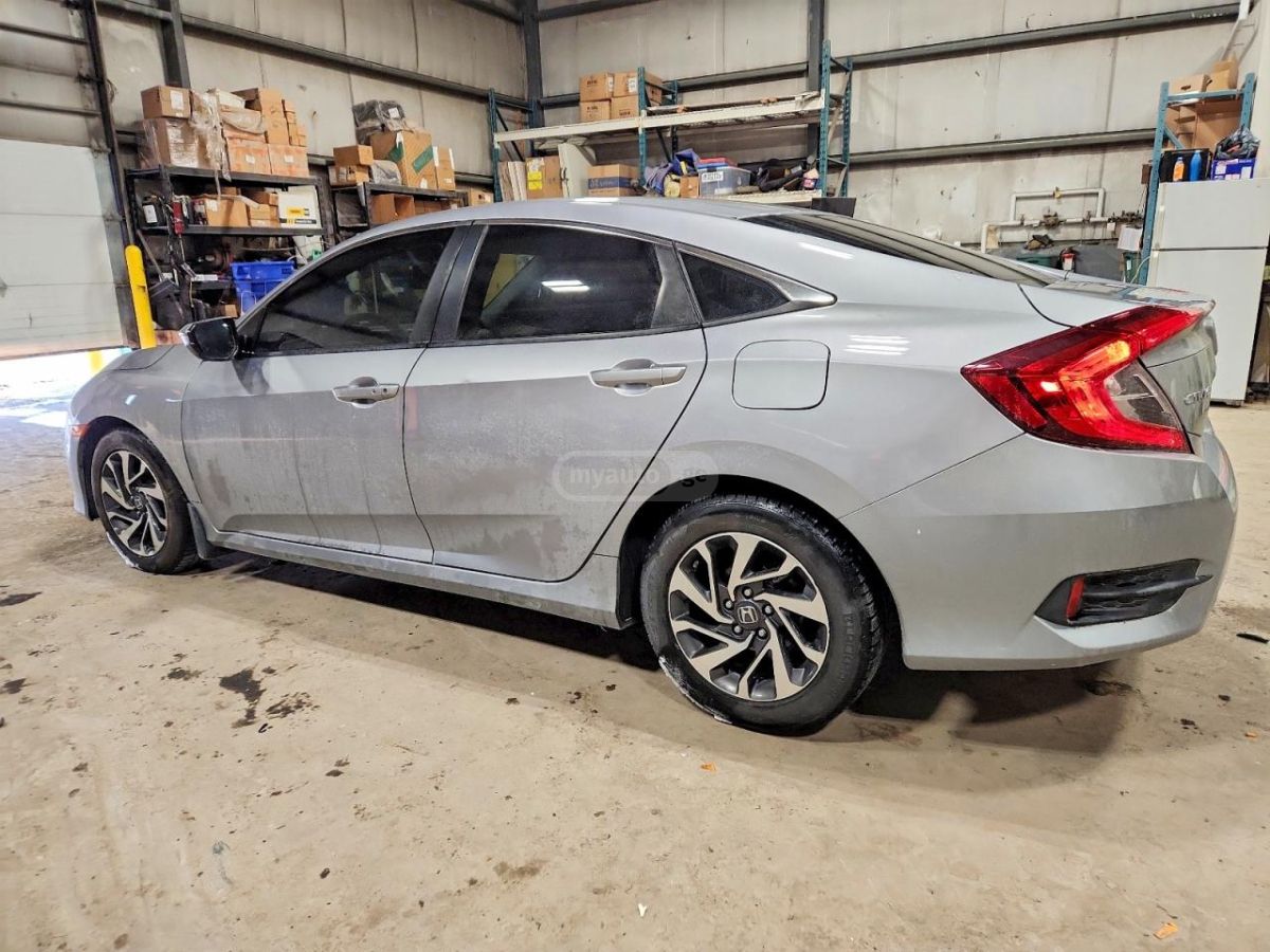 Honda Civic 2018 — photo 2