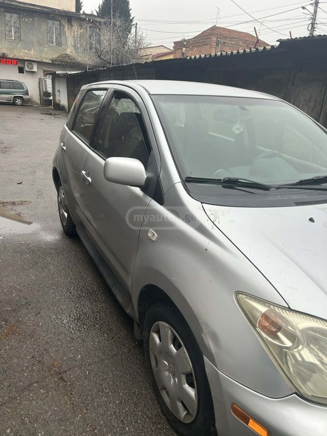 Toyota Ist 2005 — photo 2