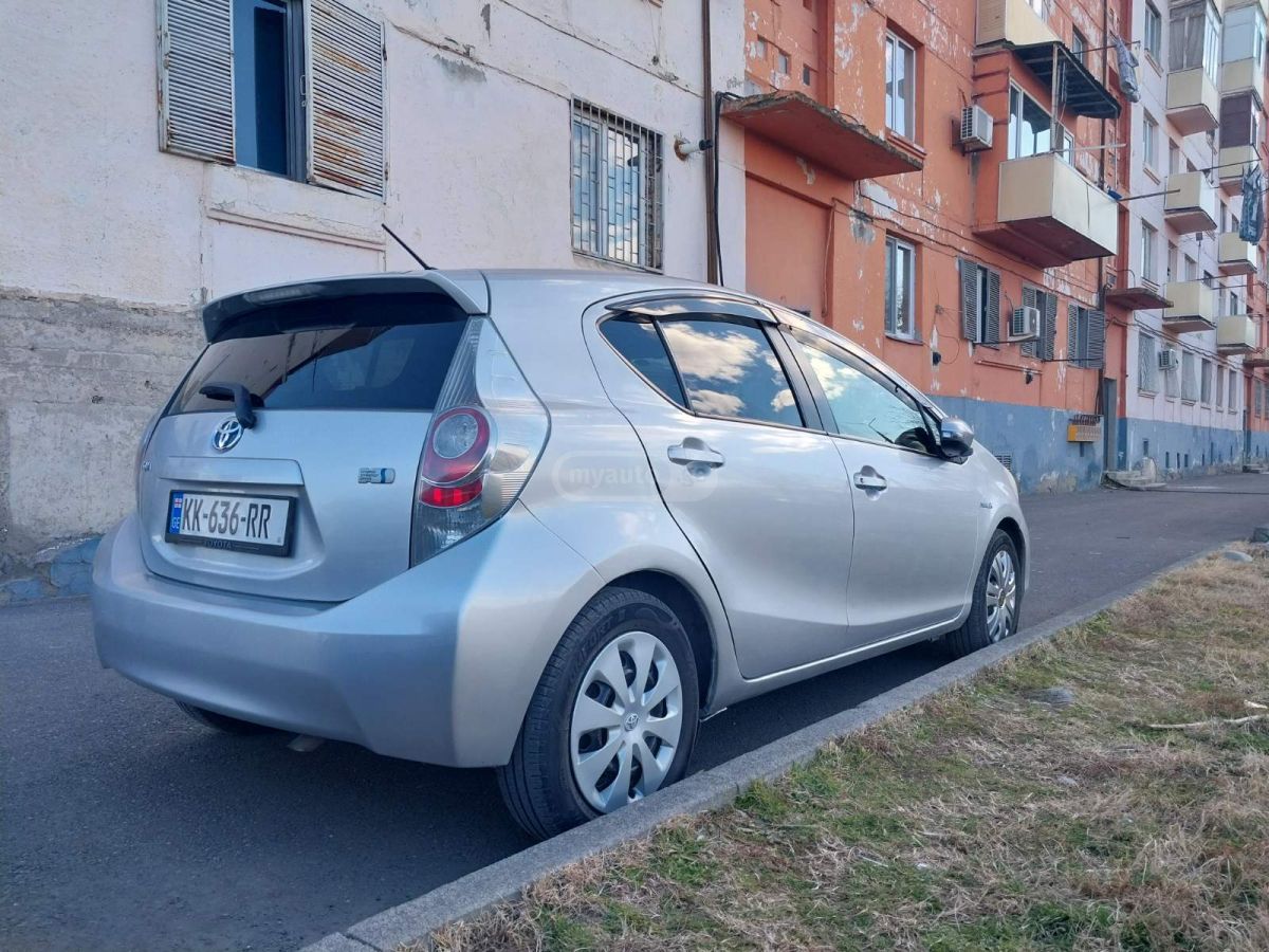 Toyota Aqua 2013 — photo 2