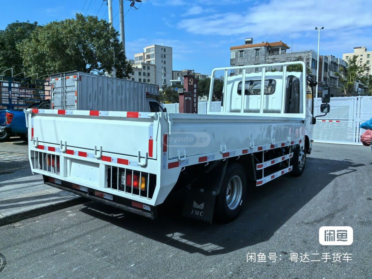 Isuzu Elf 2022 — photo 2