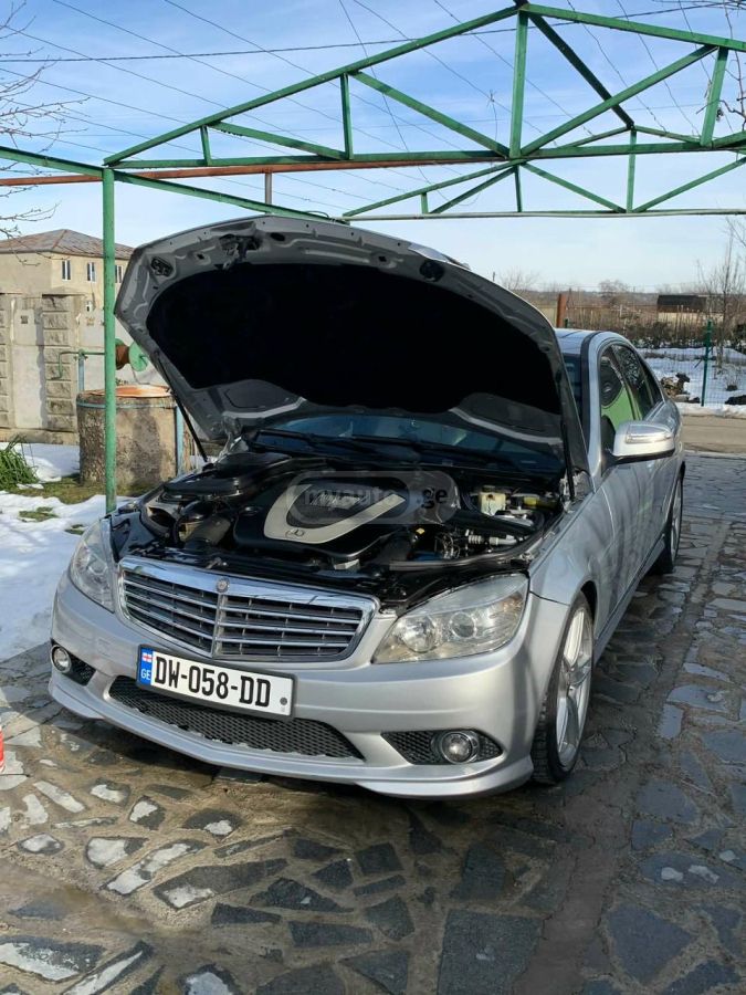 Mercedes-Benz C 300 2010 — photo 2