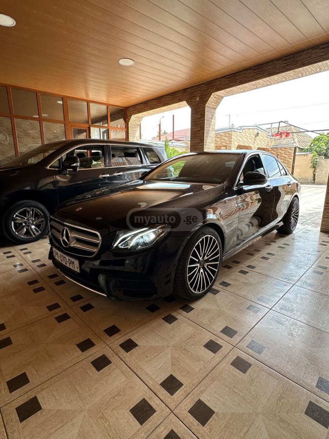 Mercedes-Benz E 300 2017 — photo 2