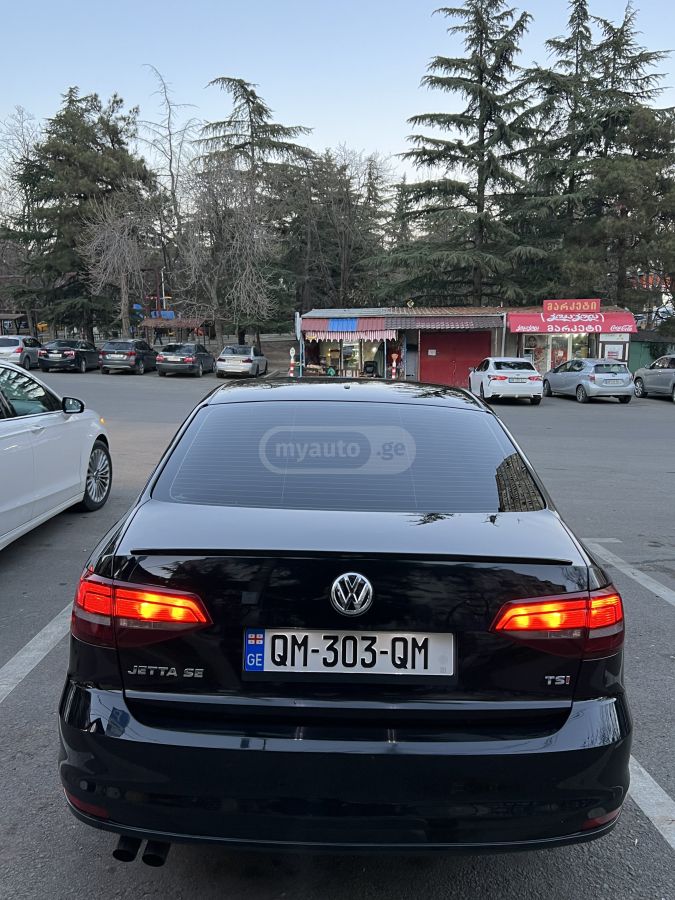 Volkswagen Jetta 2015 — photo 2