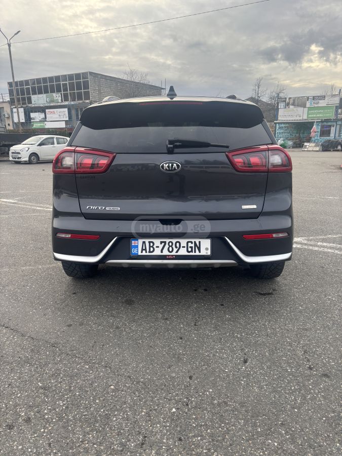 Kia Niro 2017 — photo 2