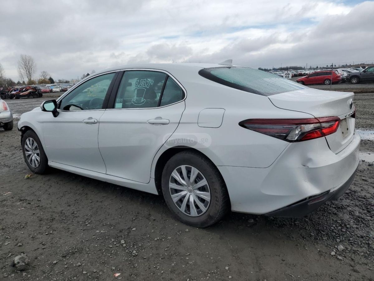 Toyota Camry 2023 — photo 2