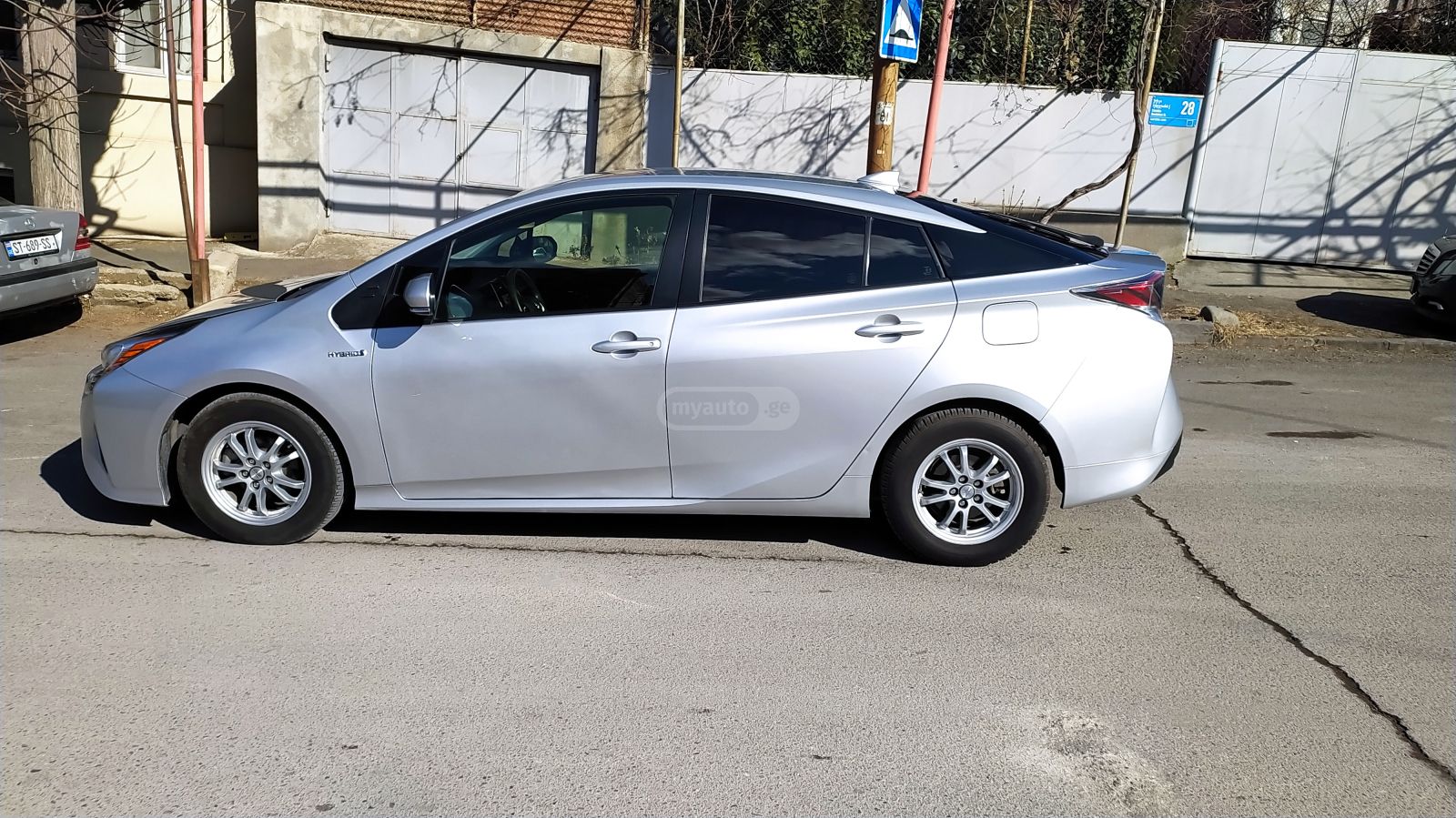 Toyota Prius 2017 — photo 2
