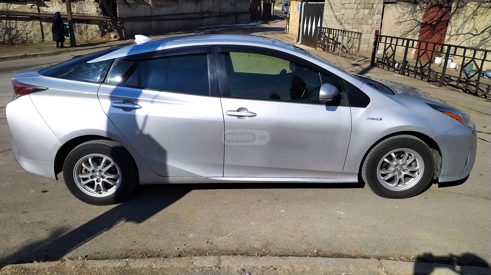 Toyota Prius 2016 — photo 2