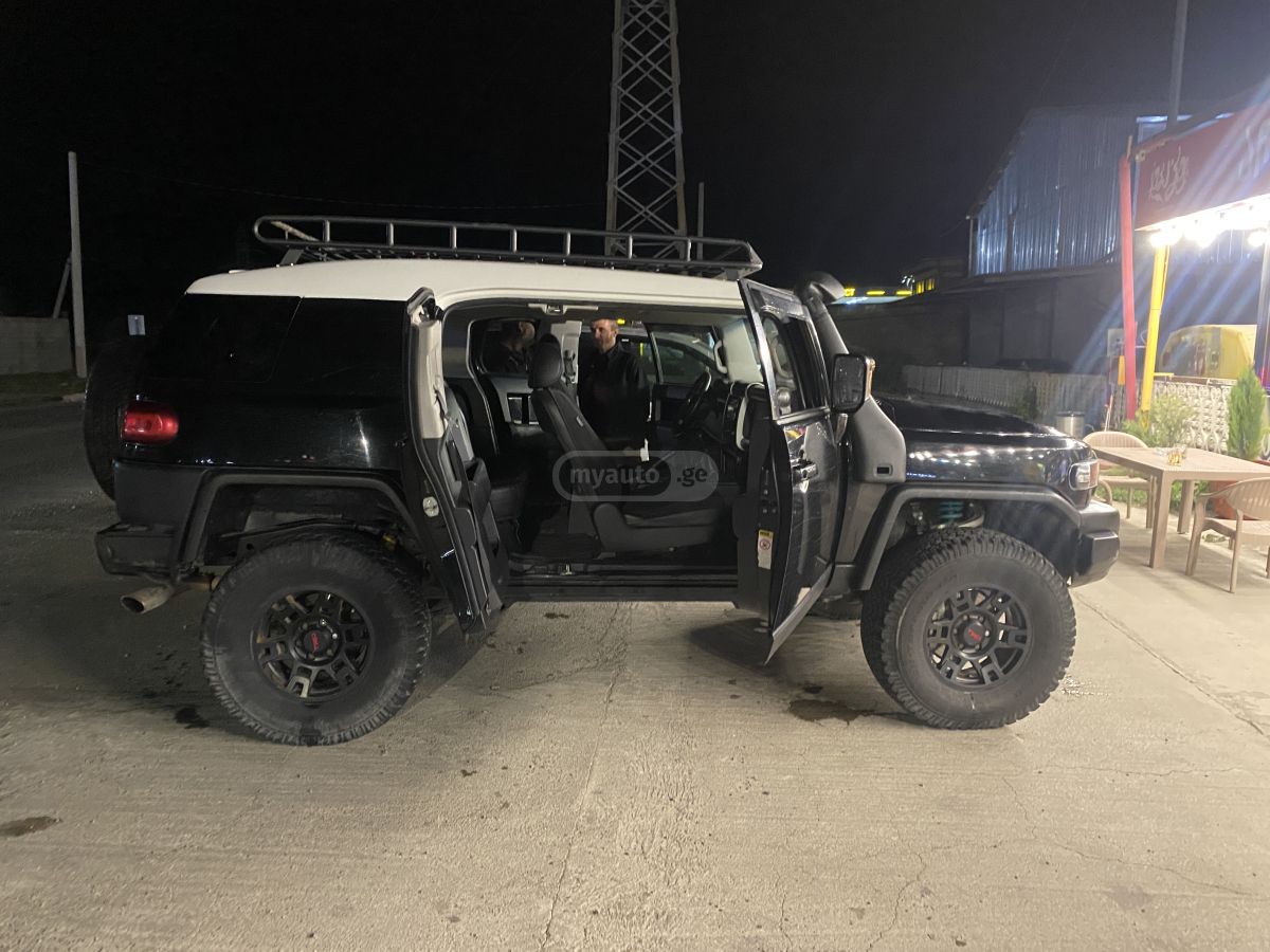 Toyota FJ Cruiser 2006 — photo 2