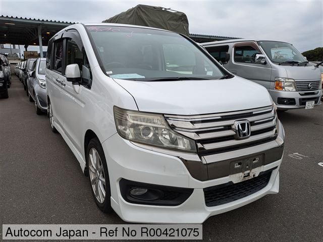 Honda Step Wagon 2014 — photo 2