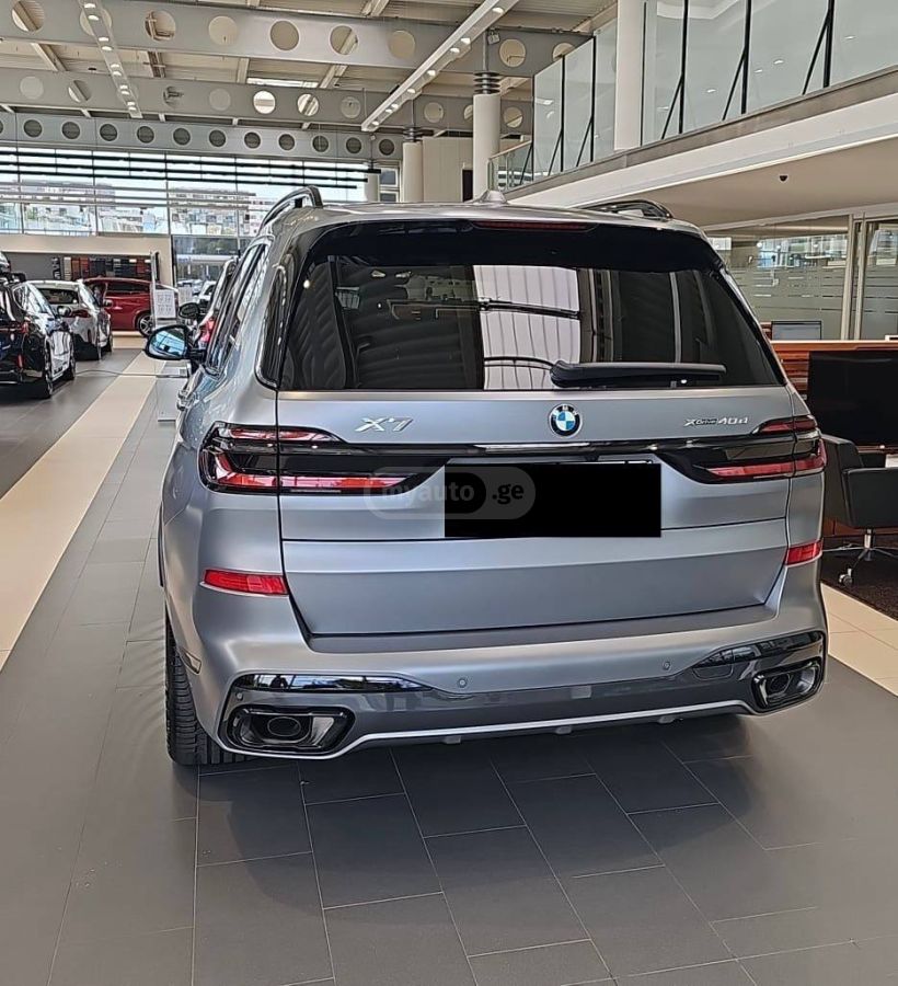 BMW X7 2025 — photo 2